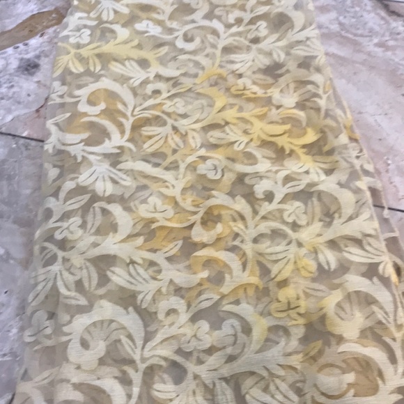 Yellow and gold printed vintage silk scarf or shawl. - Picture 2 of 3